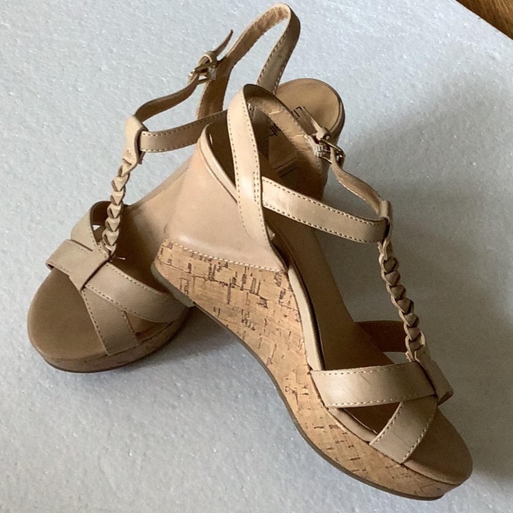 LIZ CLAIBORNE Fashionable Cork Wedge Natural Color Tan Strap Sandals Size 6